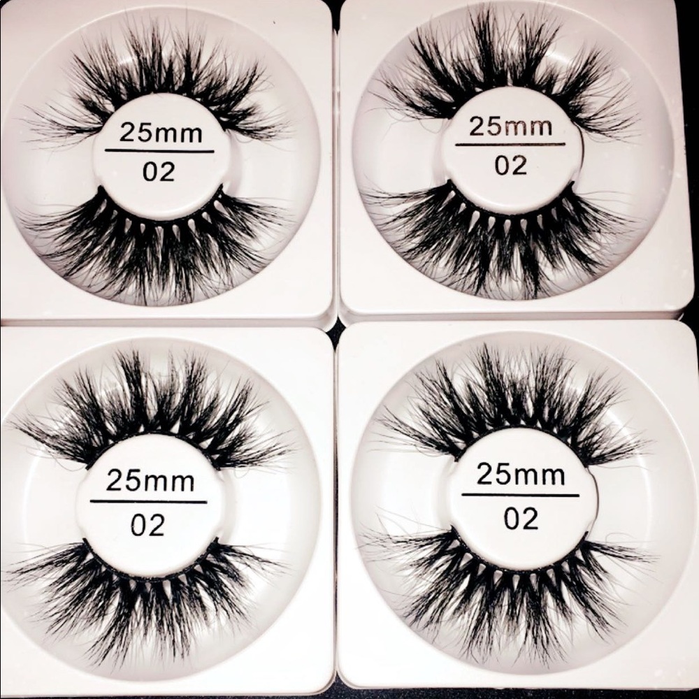 EYELASHES - Picture 2 of 6